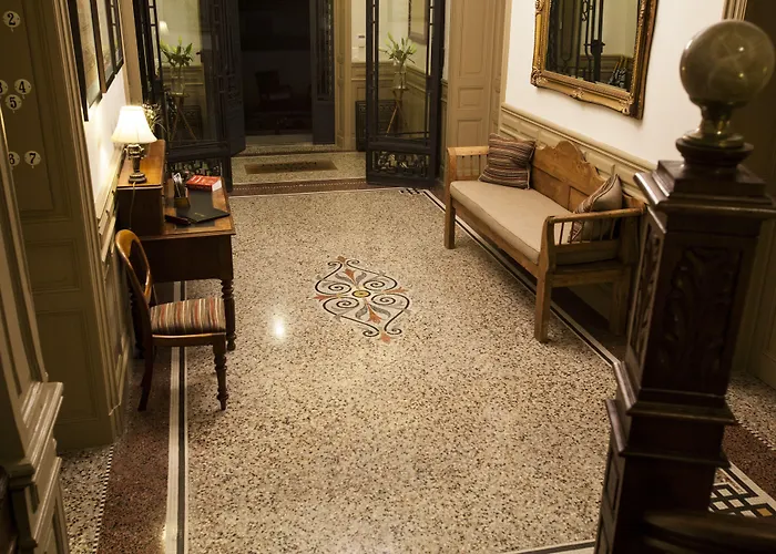 Couette-café La De 4*