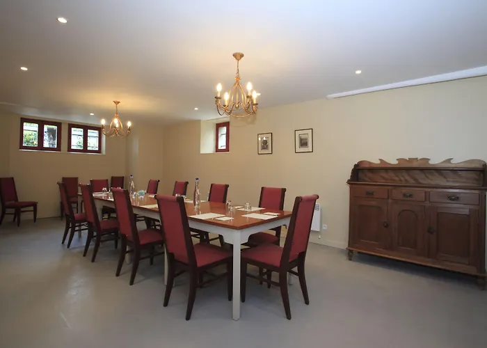 Couette-café La De 4*