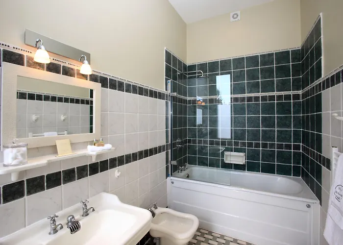 Couette-café La De 4*